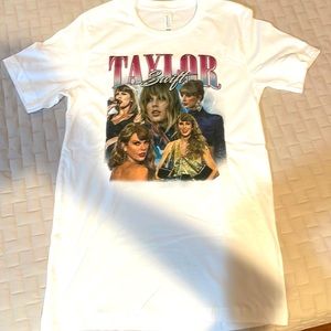 Taylor Swift round neck T-shirt szS white 5 different phots reads TATLOR SWIFT